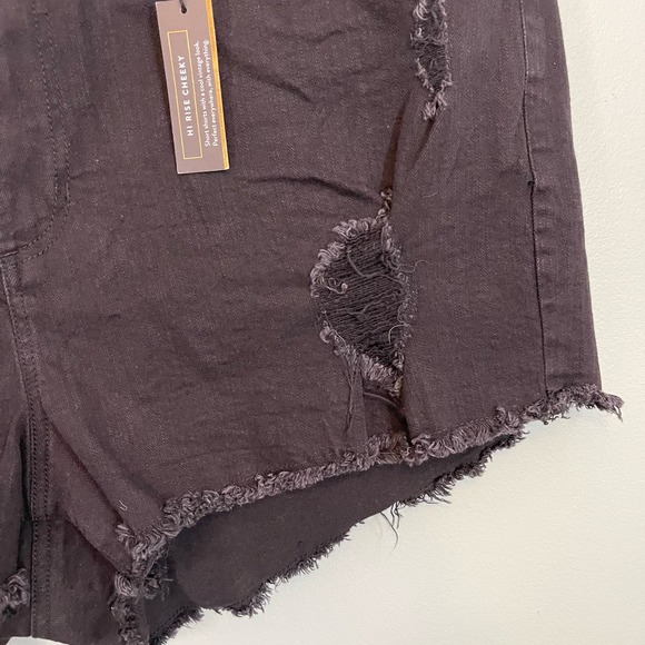 REFUGE By CHARLOTTE RUSSE Short Womens 20 Hi Rise Cheeky Distressed Black NWT - Picture 3 of 8